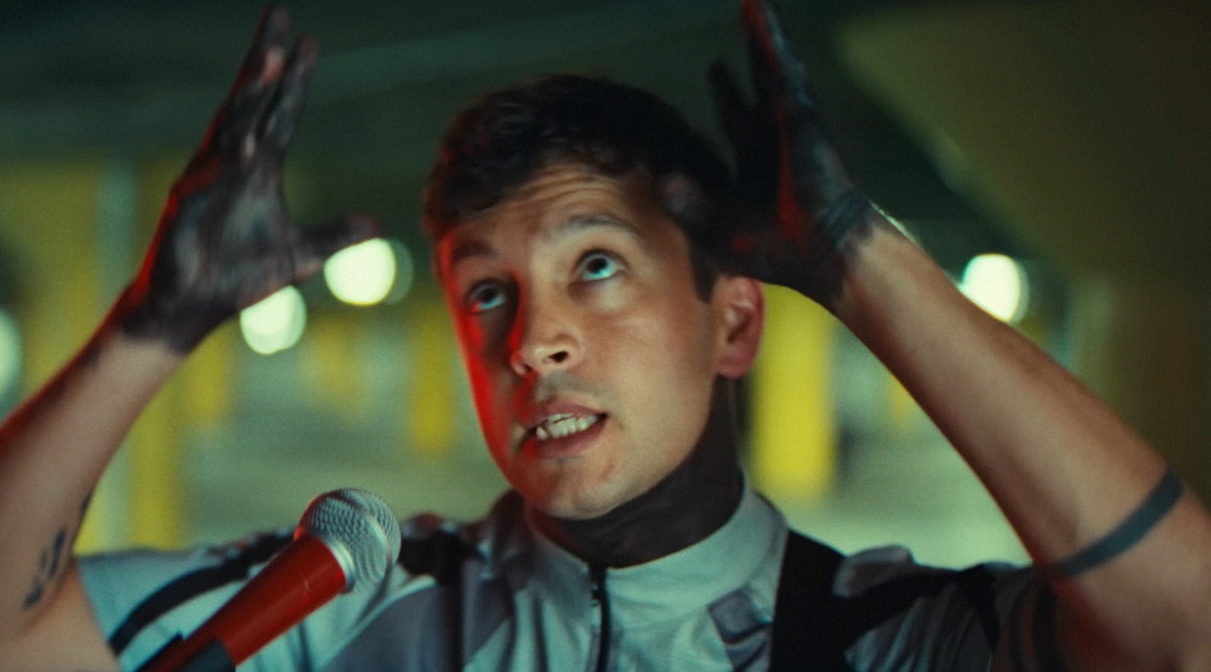 Twenty One Pilots / Скриншшот из видео «Drum Show»