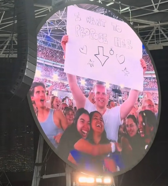 Концерт Coldplay в Лондоне / Скриншот из TikTok-аккаунта Manoolfd