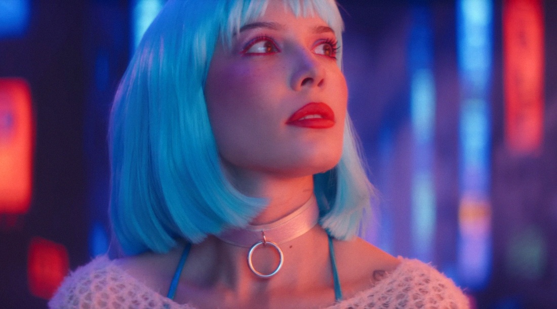 Кадр из клипа «Drive»