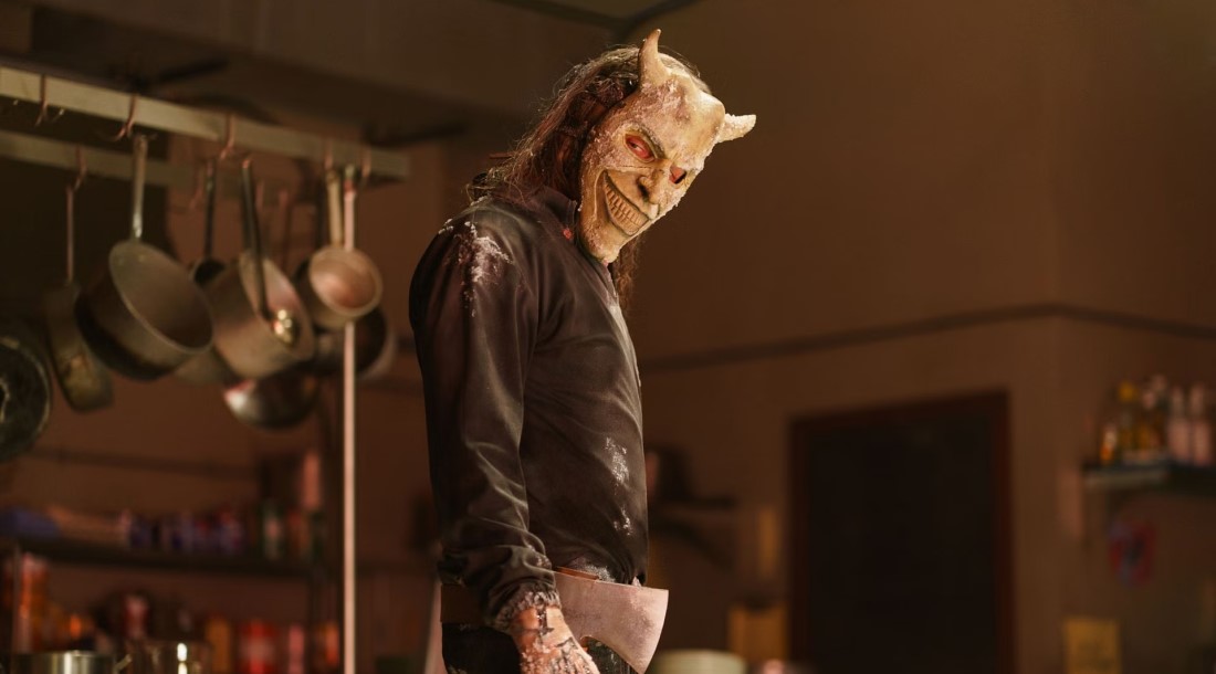 Кадр из фильма «Черный телефон 2» (2025)