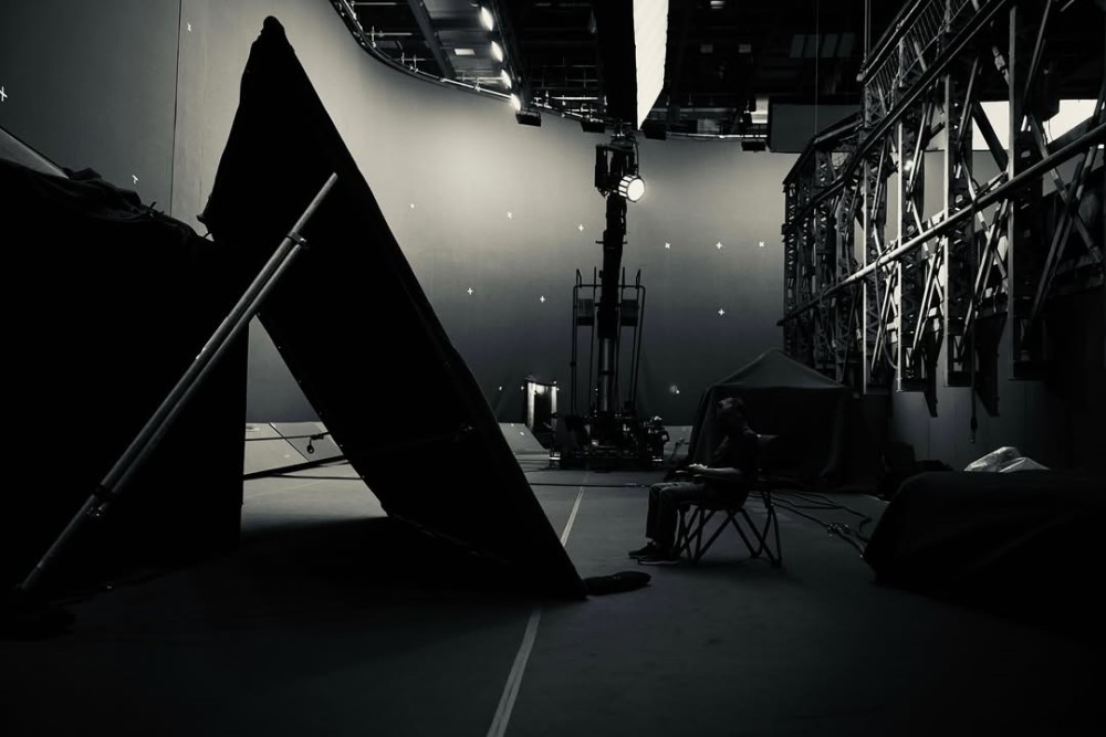 Кадр со съемок фильма «Мстители: Судный день» (2026) / Фото: соцсети братьев Руссо