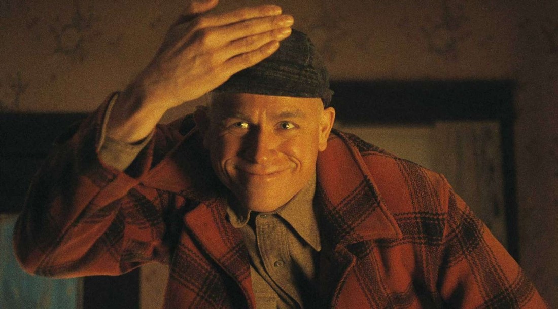 Кадр из 3 сезона сериала «Монстр» – «Монстр: История Эда Гейна» (2025)