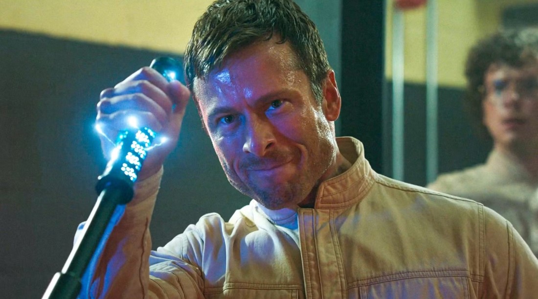 Кадр из фильма «Бегущий человек» (2025)