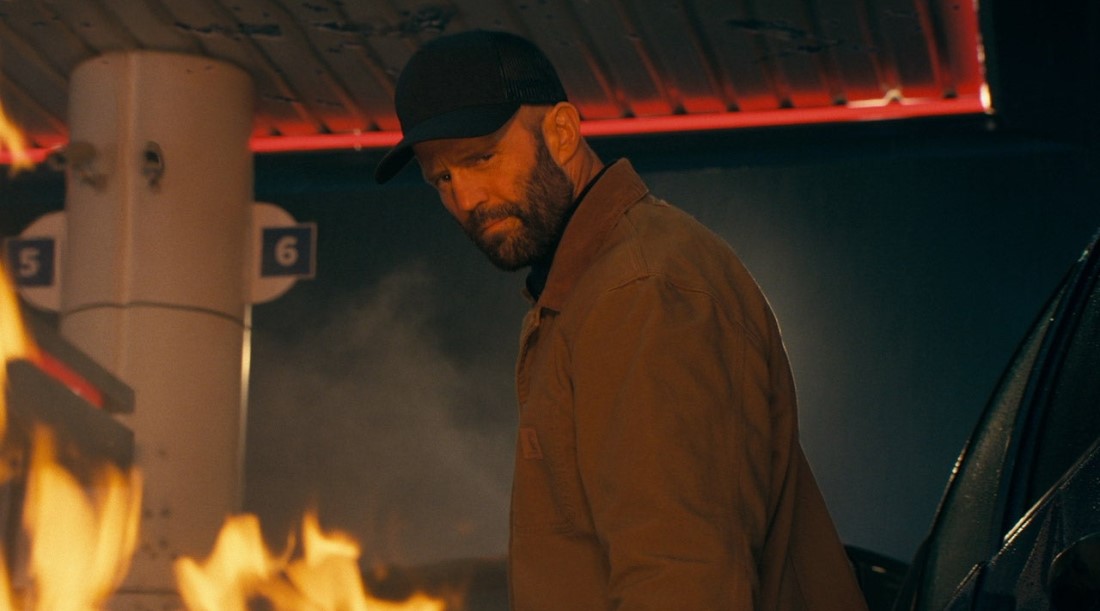 Кадр из фильма «Пчеловод» (2024)