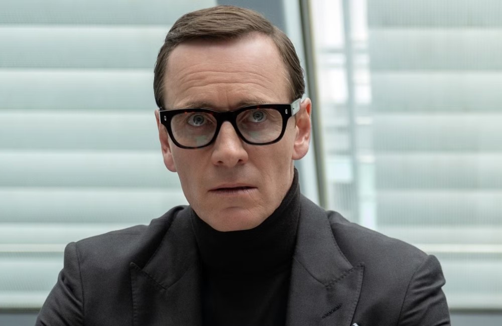 Майкл Фассбендер, кадр из фильма «Черный чемодан – двойная игра» (2025)