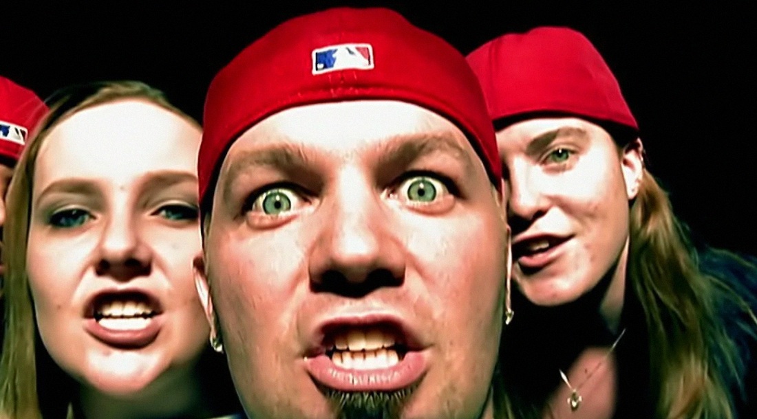 Кадр из клипа «Break Stuff»