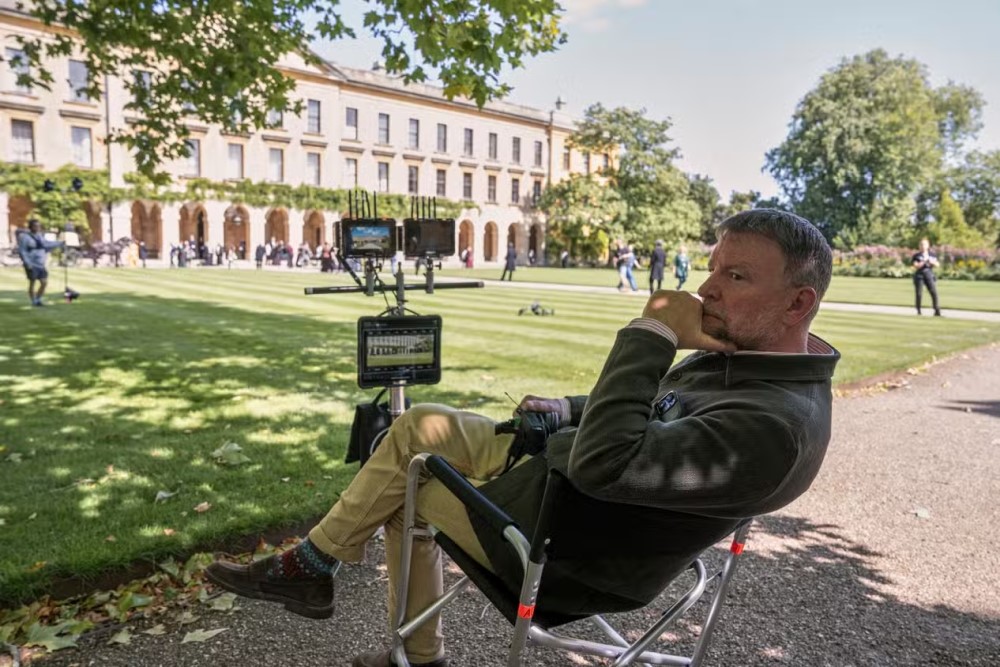 Кадр со съемок сериала «Молодой Шерлок» (2026) / Фото: Amazon MGM Studios