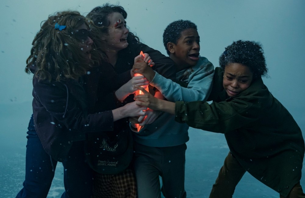 Кадр из 1 сезона сериала «Оно: Добро пожаловать в Дерри» (2025)