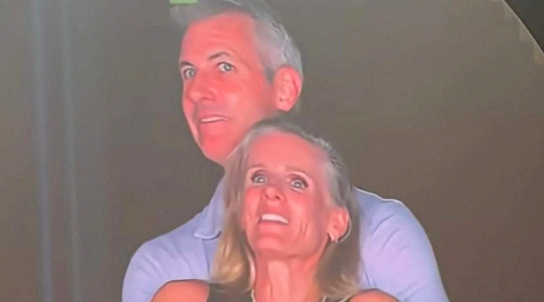 Энди Байрон и Кристин Кэбот в том самом вирусном видео с концерта Coldplay