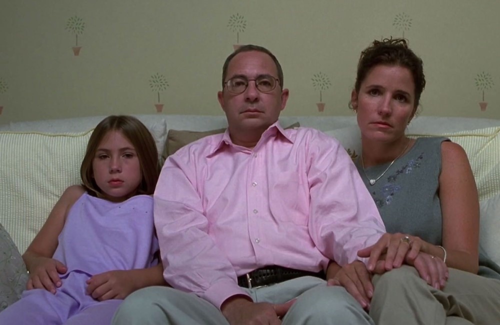 Слева направо: Виктория Джонс, Барри Зонненфельд и Стефани Кемп, кадр из фильма «Люди в черном 2» (2002)