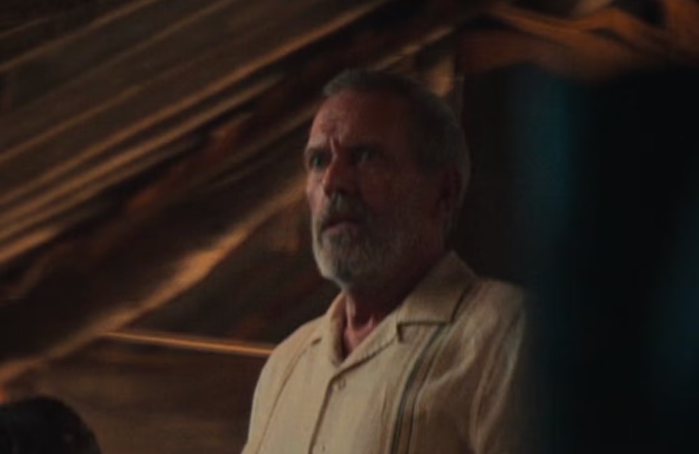 Кадр из 2 сезона сериала «Ночной администратор» (2026)