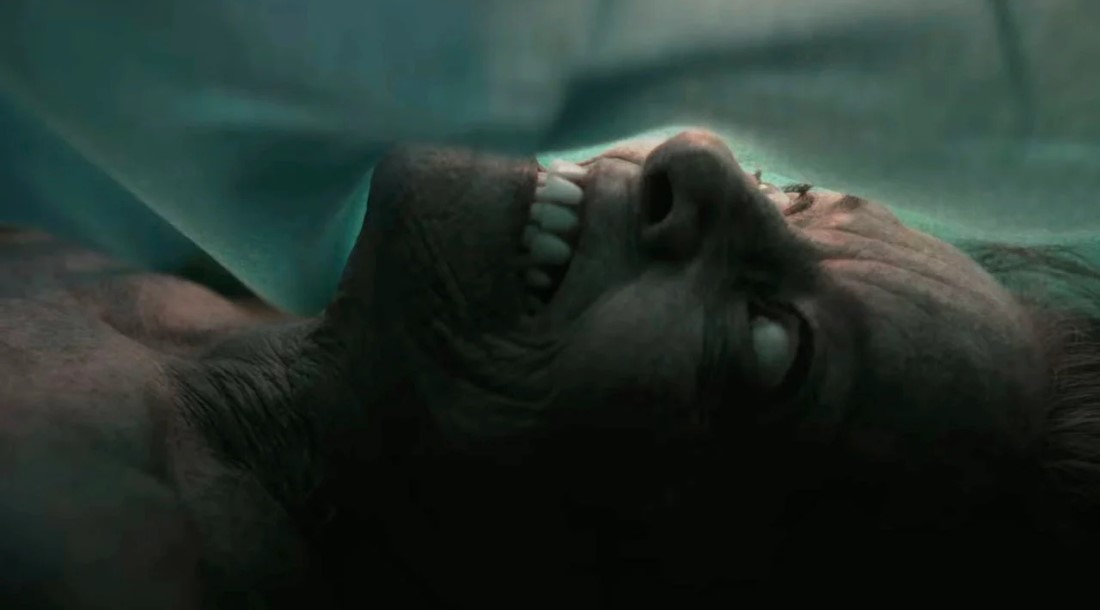 Кадр из фильма «Помощница патологоанатома» (2026)