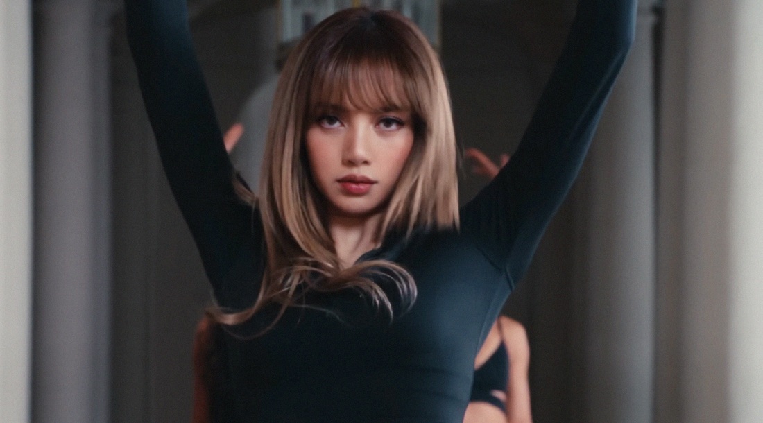 Кадр из рекламного ролика Nike Skims