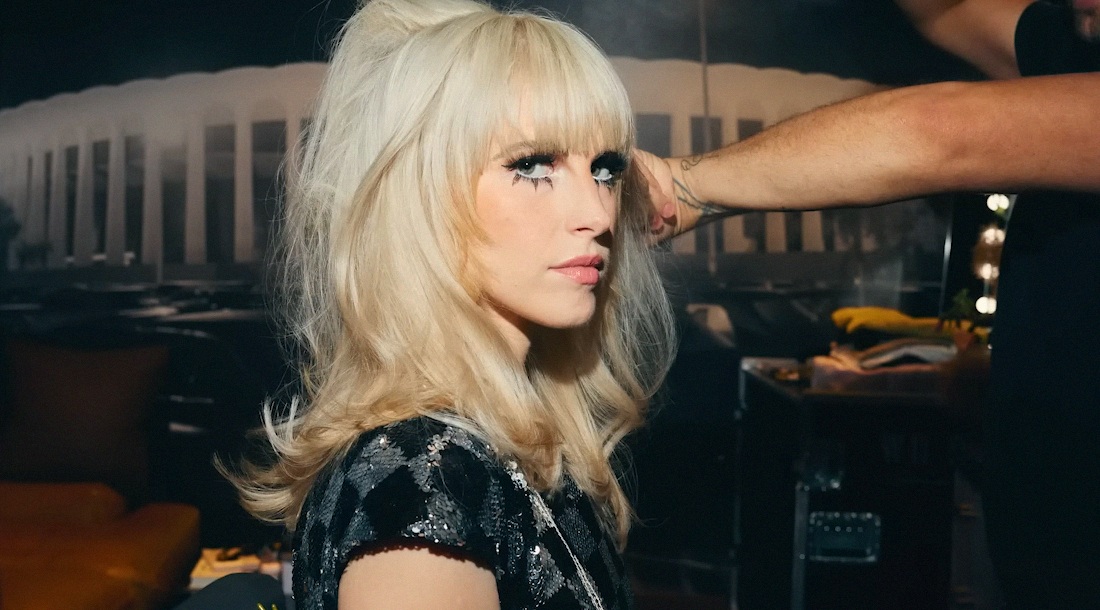 Хейли Уильямс / Скриншот из видео «Paramore's Hayley Williams Gets Ready For Her LA Concert Vogue»