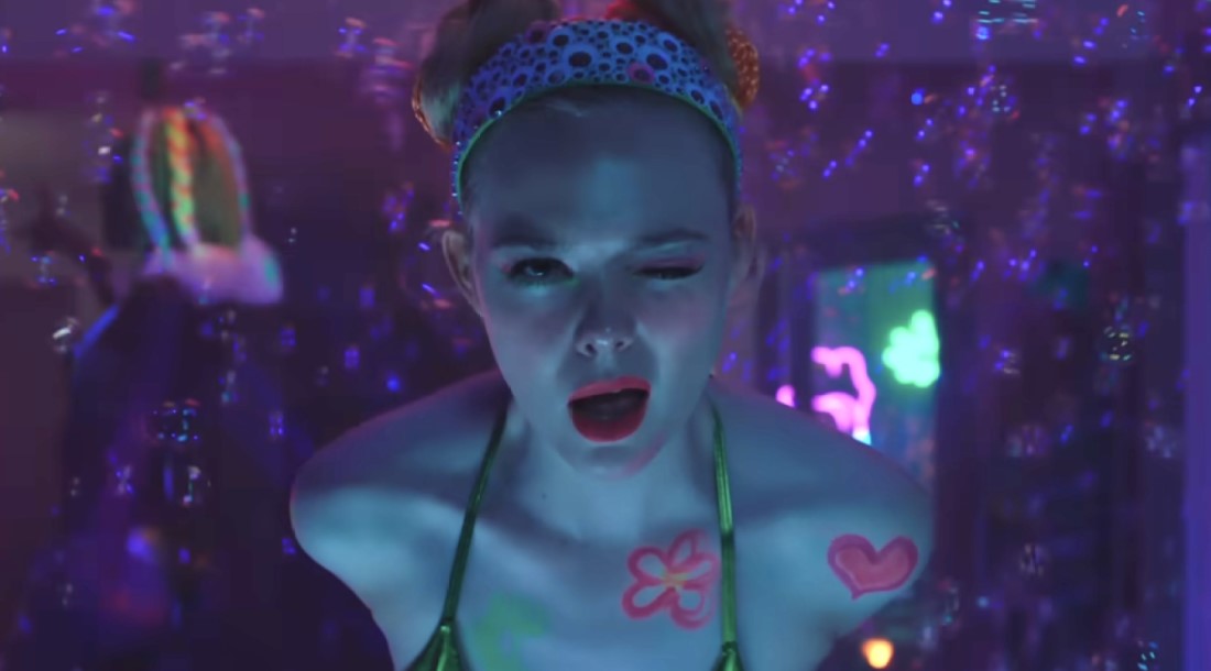 Кадр из сериала «У Марго проблемы с деньгами» (2026)