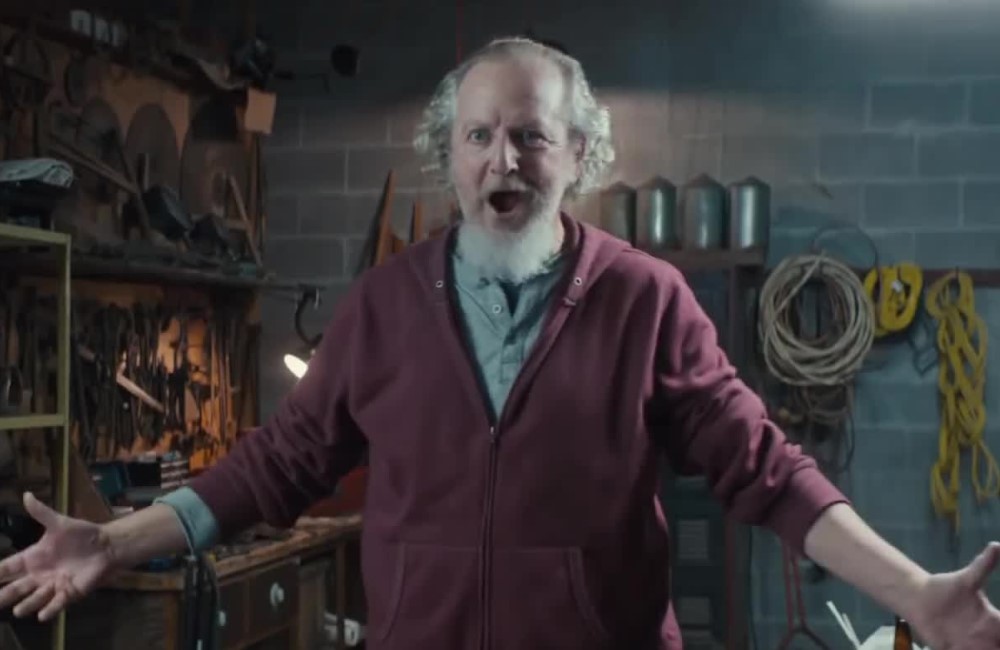 Дэниел Стерн, кадр из фильма «Джеймс против будущего себя» (2019)