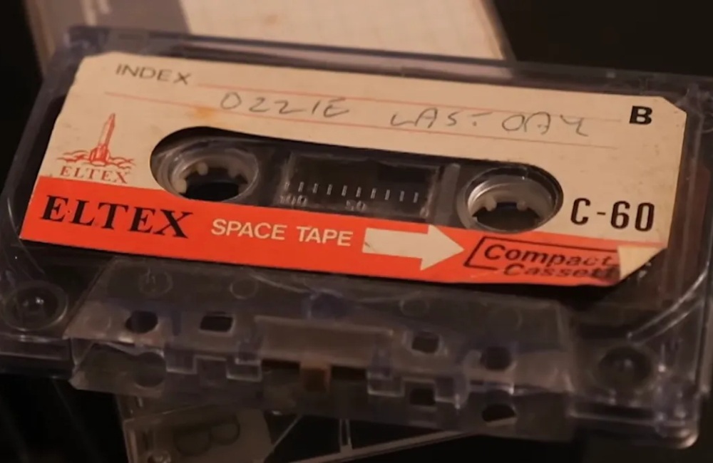 Потерянная кассета Оззи Осборна / Скриншот из видео «Ozzy Osbourne tape found after 46 years»