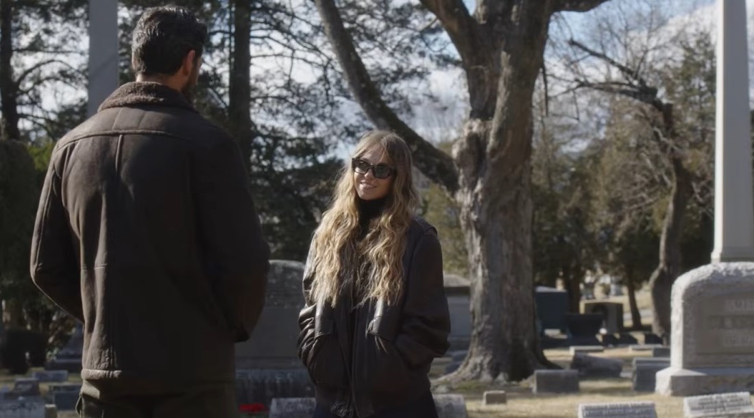 Кадр из фильма «Горничная» (2025)