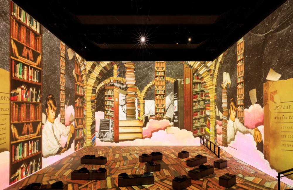 Промо-фото выставки «David Bowie: You’re Not Alone» / Источник: Lightroom