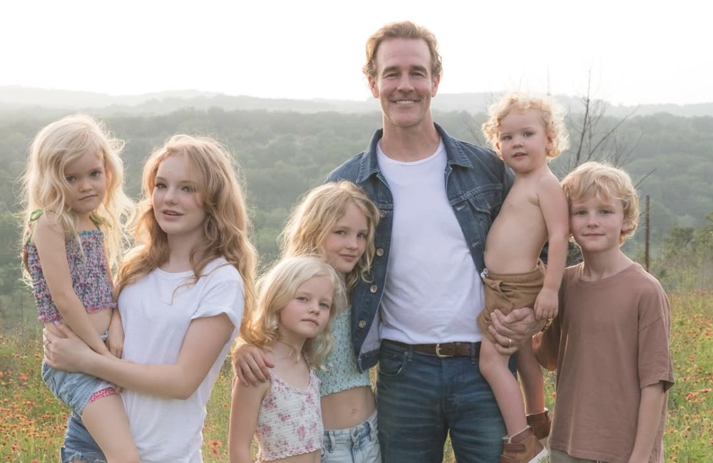 Джеймс Ван Дер Бик и его семья / Фото: соцсети Джеймса Ван Дер Бика