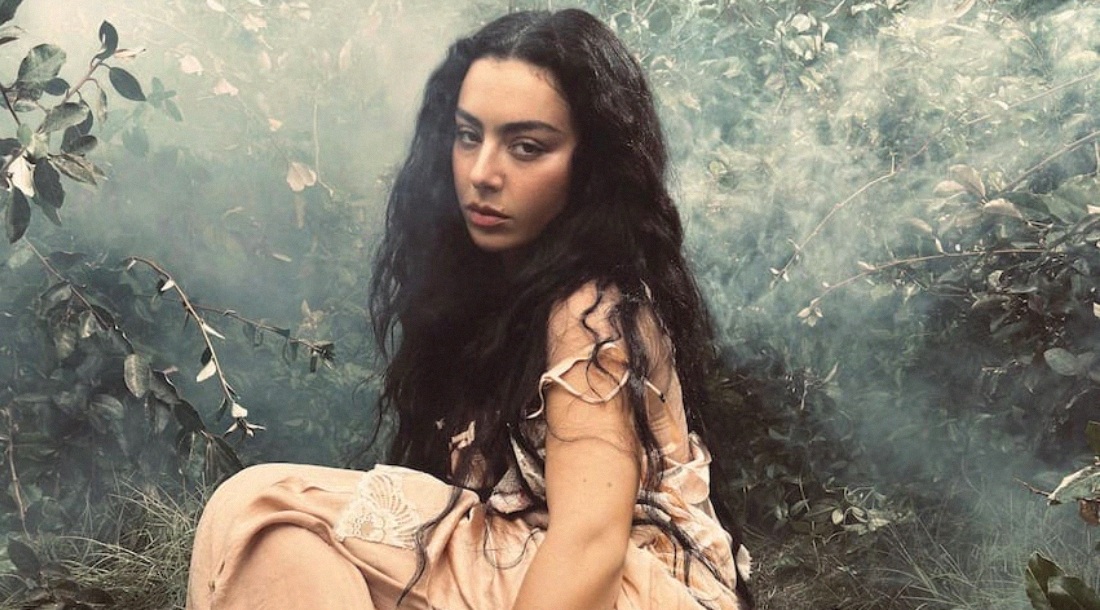 Charli XCX / Промо-фото альбома «Wuthering Heights» (2026)