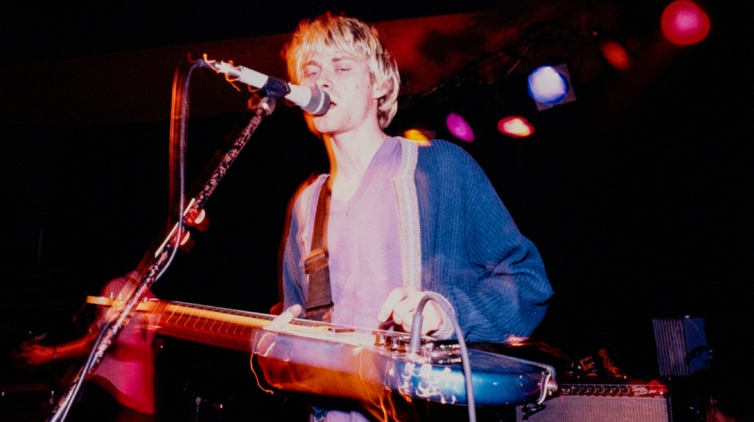 Курт Кобейн с гитарой Fender Mustang / Фото: сайт аукциона Christie's / Автор: Charles Peterson