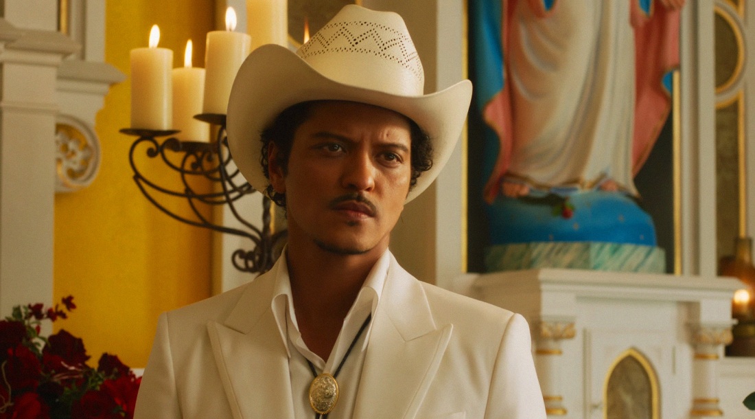 Кадр из клипа «Risk It All»