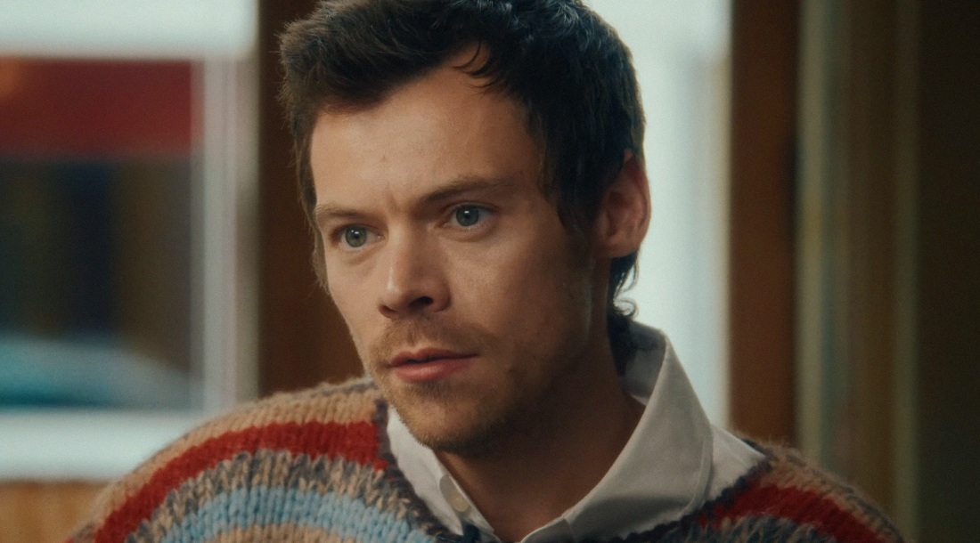 Гарри Стайлс / Скриншот из видео «Harry Styles - Zane Lowe & Apple Music 'Kiss All the Time. Disco, Occasionally'»