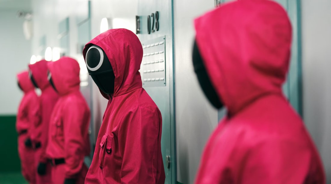 Кадр из сериала «Игра в кальмара» (2021-2025)