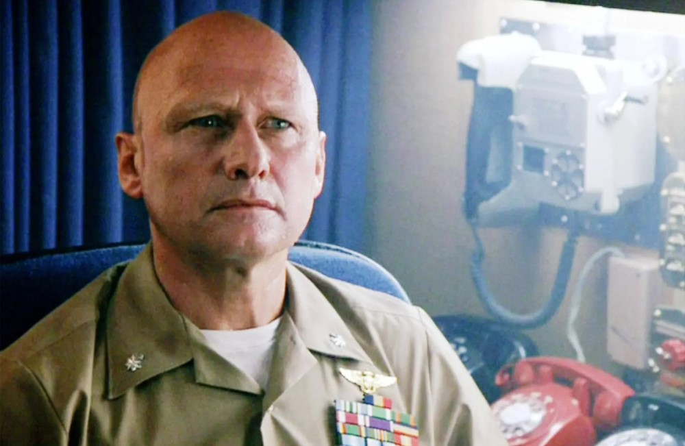 Джеймс Толкан, кадр из фильма «Лучший стрелок» (1986)