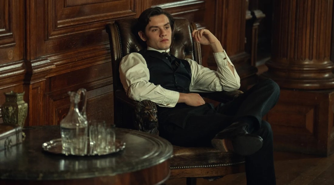 Луи Патридж, кадр из сериала «Дом Гиннессов» (2025) / Netflix