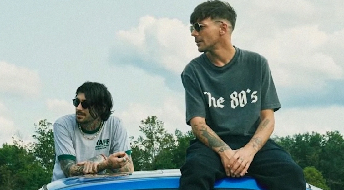 Зейн Малик и Луи Томлинсон на съемках Netflix / Кадр из видео «One Direction’s Louis Tomlinson & Zayn Malik Reunite for Netflix Road Trip Series»