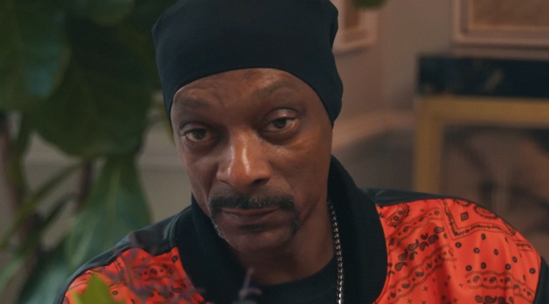 Снуп Догг / Скриншот из видео «Snoop Dogg on Dr Dre, the Paris Olympics, and 'Gin and Juice»