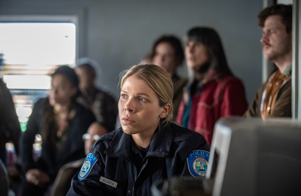 Кадр из 3 сезона сериала «Извне» (2024) / MGM+