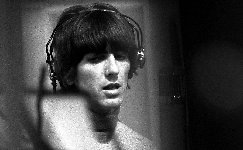 Джордж Харрисон в студии, 1966 год