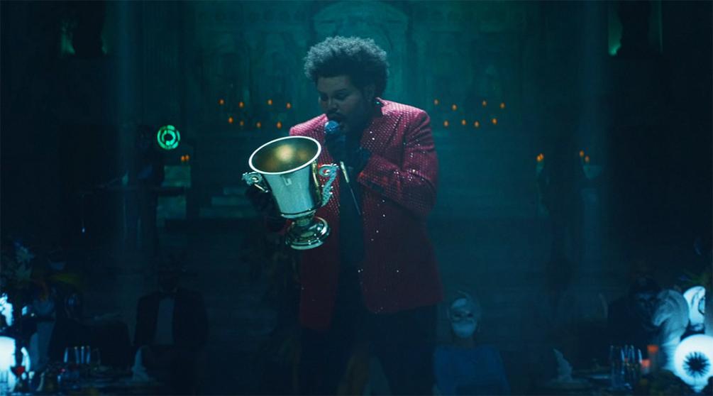 Кадр из клипа The Weeknd «Save Your Tears»