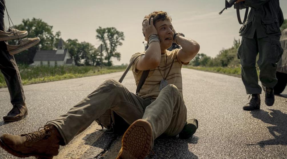 Кадр из фильма «Долгая прогулка» (2025)