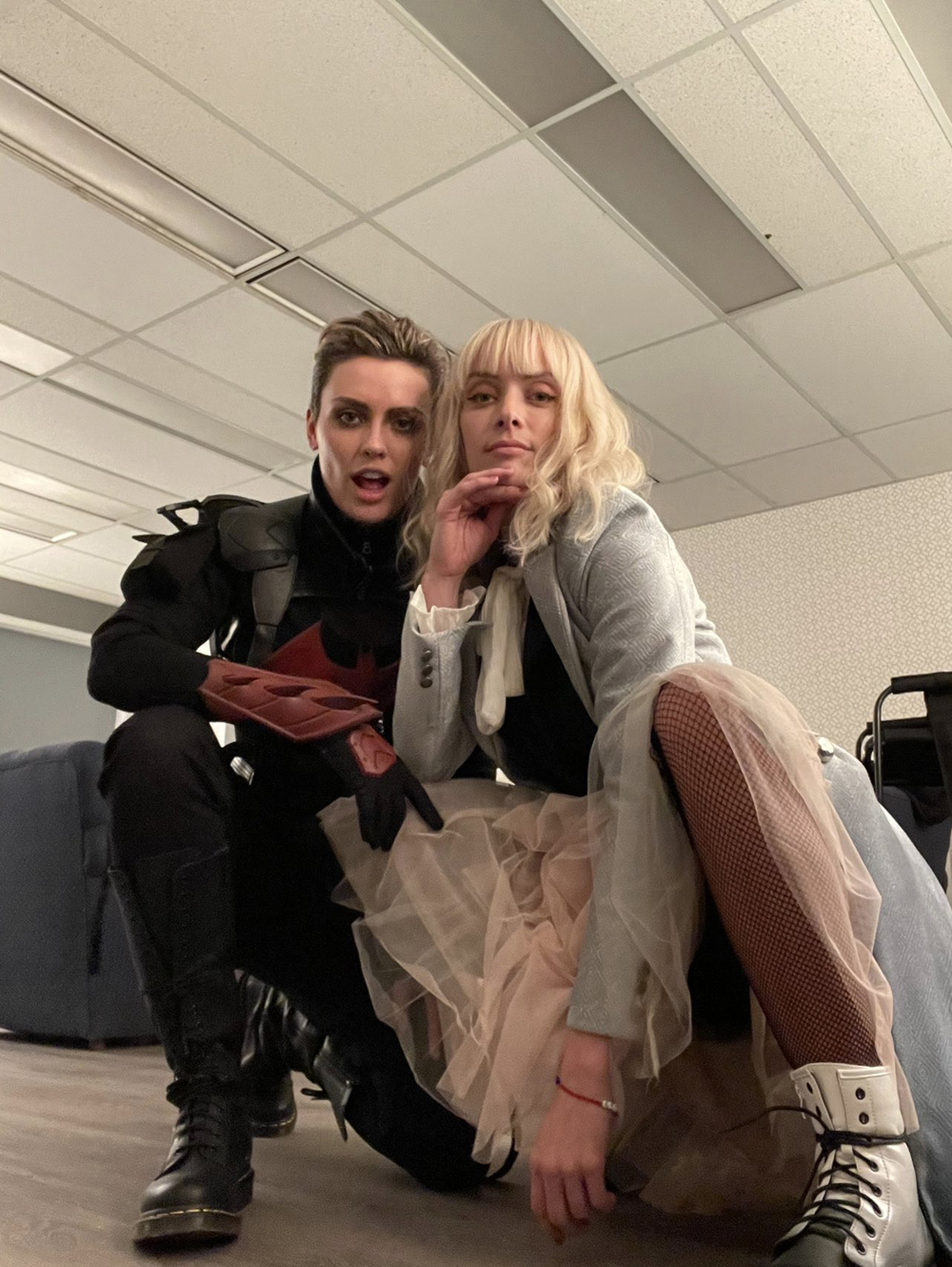 BDSM ойындары Үлкен мүшесі және арық қызбен порно