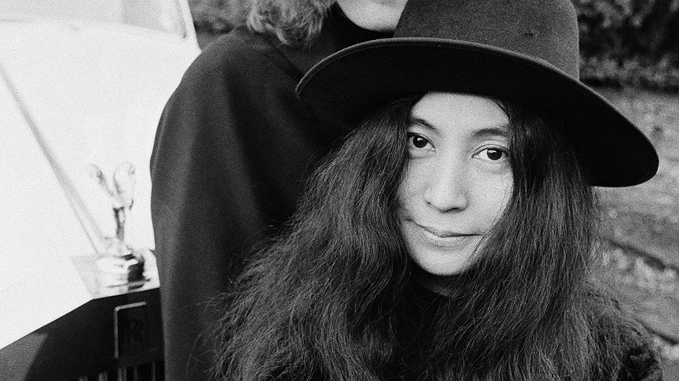 Вдова джона. Yoko Ono. Йоко оно в молодости. Йоко оно фото в молодости. Йоко оно 1963.