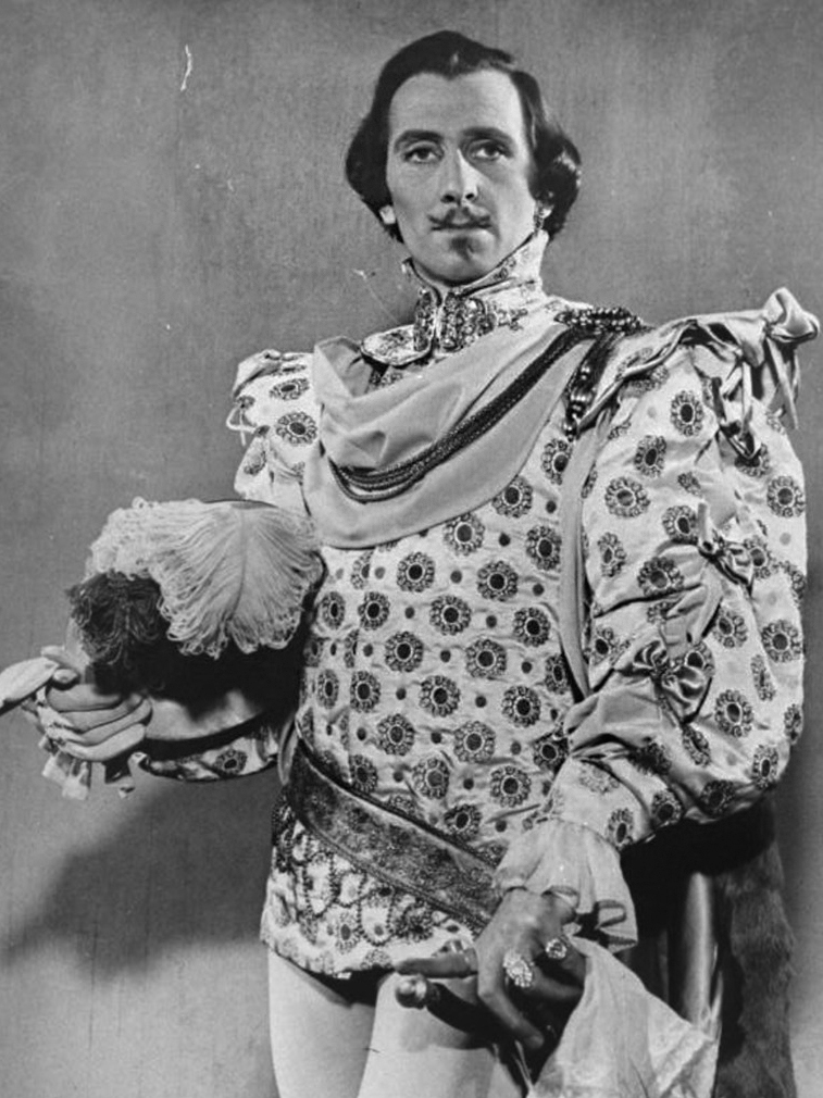 Питер Кушинг в роли Озрика в пьесе «Гамлет», 40-е годы