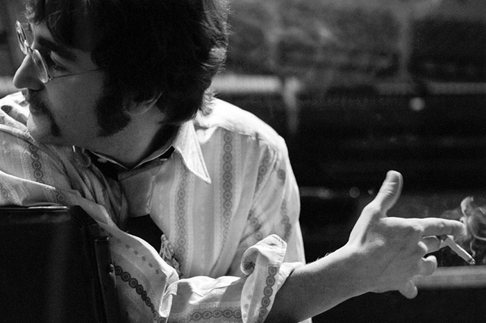 Джон Леннон во время записи «Сержанта»