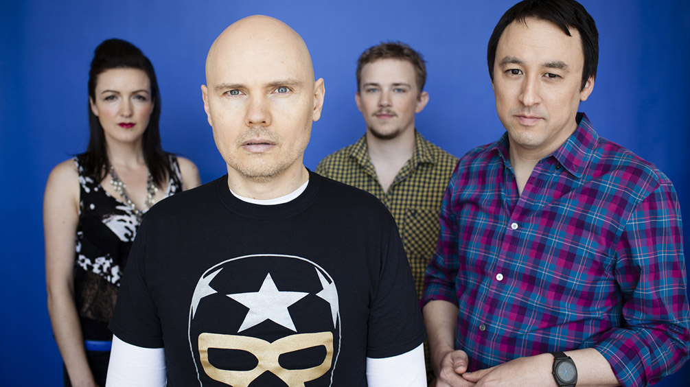 Smashing Pumpkins образца 2012 года: "в компании девушки, играющей на басу, и гитариста азиатского происхождения".