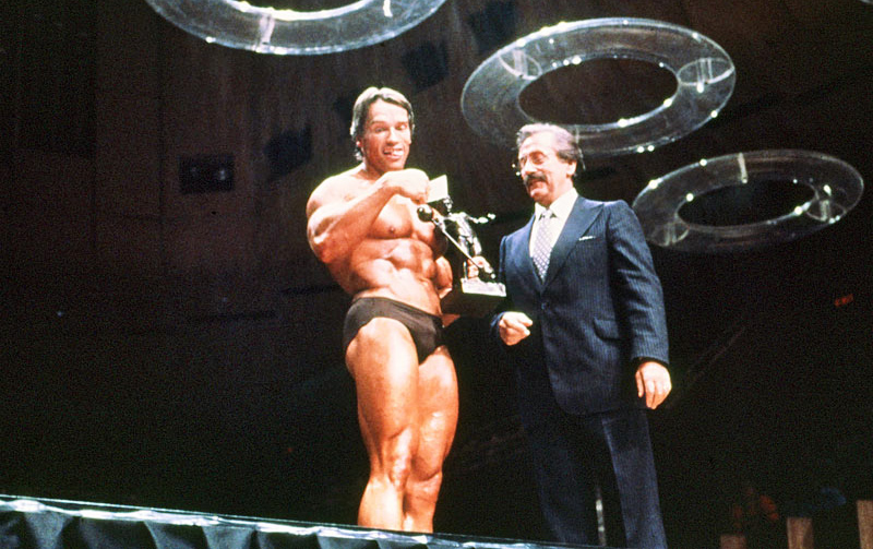 Арнольд Шварценеггер получает приз «Мистер Олимпия», 1980 год/ Фото с сайта bodybuilding.com