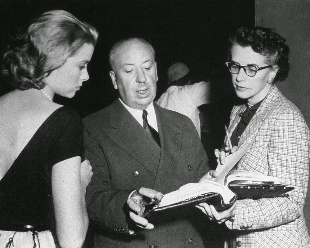 Альфред Хичкок и Грейс Келли на съемках фильма «Окно во двор» (1954)