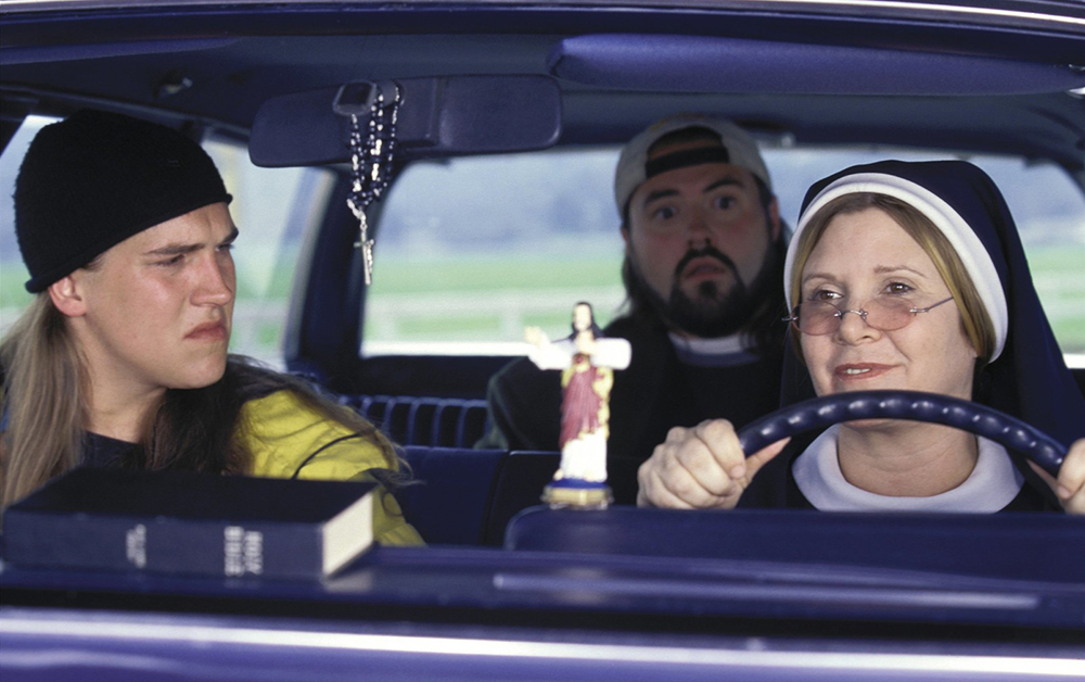 Кэрри Фишер в роли монахини в фильме «Джей и Молчаливый Боб наносят ответный удар»