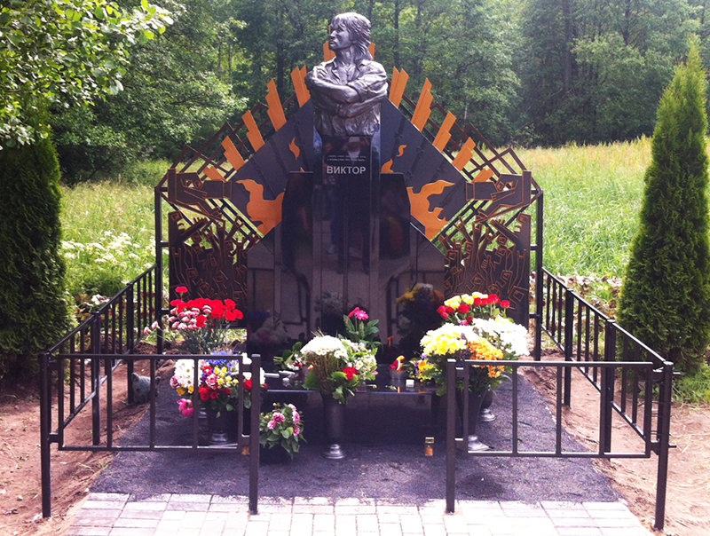 Памятник Виктору Цою на месте его гибели в Латвии. Источник: 35km.lv