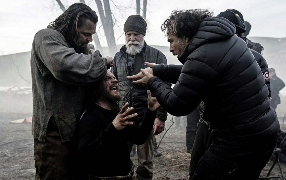 Леонардо Ди Каприо и Алехандро Гонсалес Иньярриту на съемках фильма «Выживший» (2015)