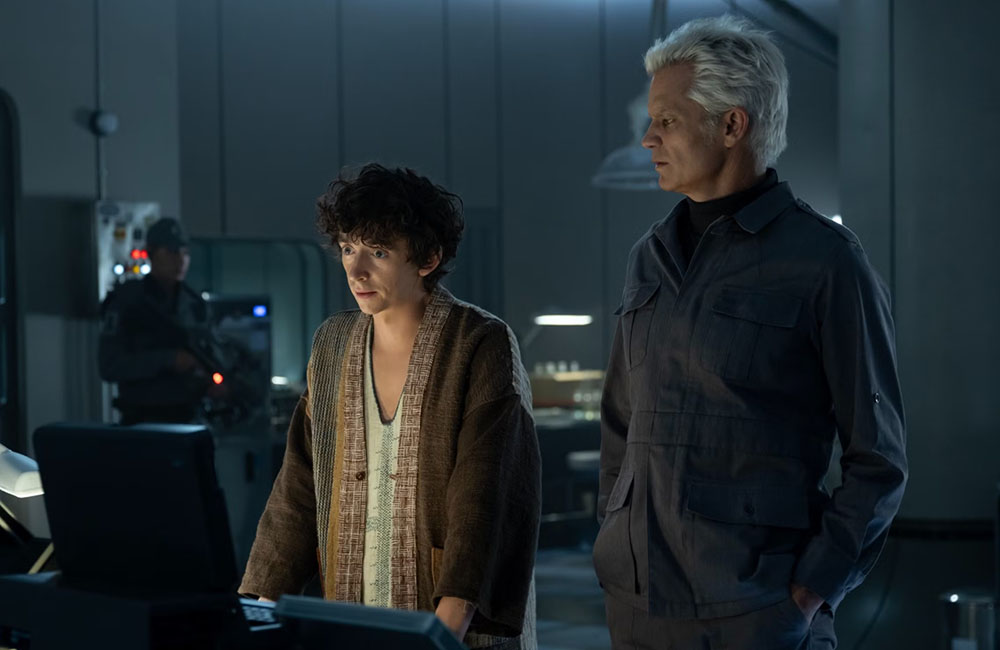 Кадр из 1 сезона сериала «Чужой: Земля» (2025)