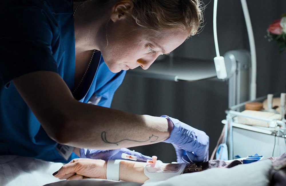 Кадр из фильма «Ночная смена» (2025)