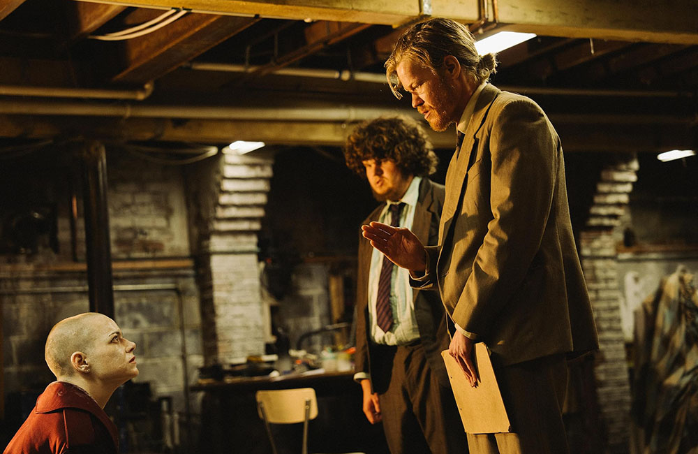 Кадр из фильма «Бугония» (2025)